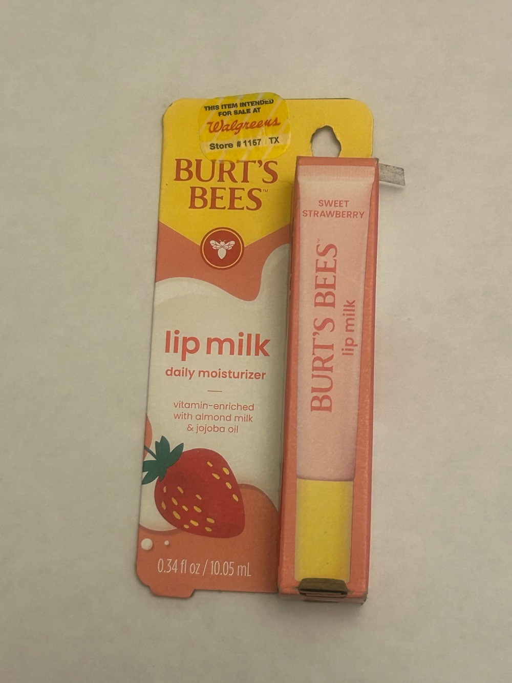 5/25$ item 🍓 Burt's Bees Sweet Strawberry Lip Milk